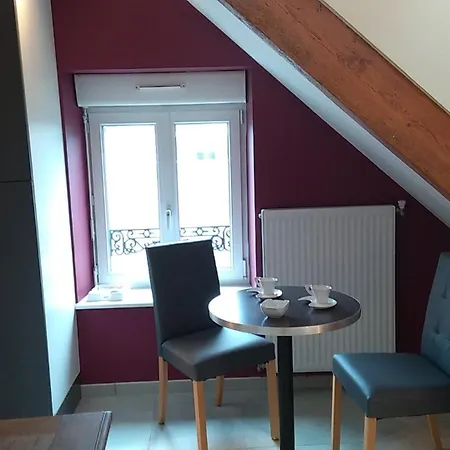 Cour Historique La Cour Des Trois Rois 1 *