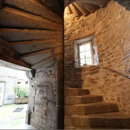 Cour Historique La Cour Des Trois Rois 1 Villedieu-les-Poëles