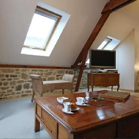 Cour Historique La Cour Des Trois Rois 1 *