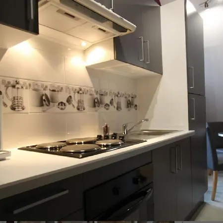 Cour Historique La Cour Des Trois Rois 1 Villedieu-les-Poëles