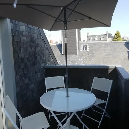 Cour Historique La Cour Des Trois Rois 1 *