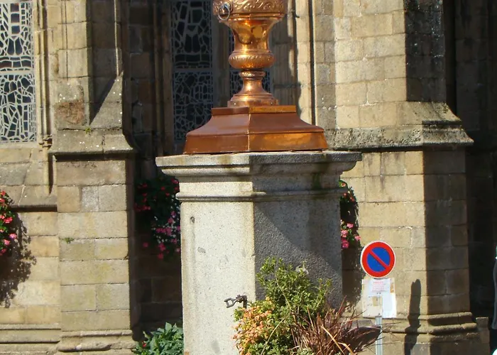 Cour Historique La Cour Des Trois Rois 1 Villedieu-les-Poeles-Rouffigny