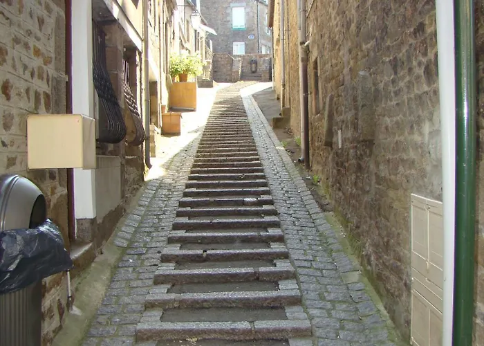 Cour Historique La Cour Des Trois Rois 1 * Villedieu-les-Poeles-Rouffigny