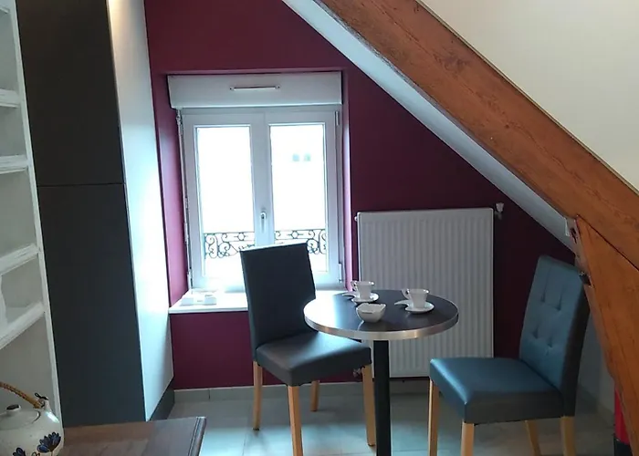 Cour Historique La Cour Des Trois Rois 1 *