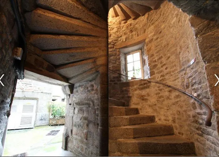 Cour Historique La Cour Des Trois Rois 1 Villedieu-les-Poeles-Rouffigny