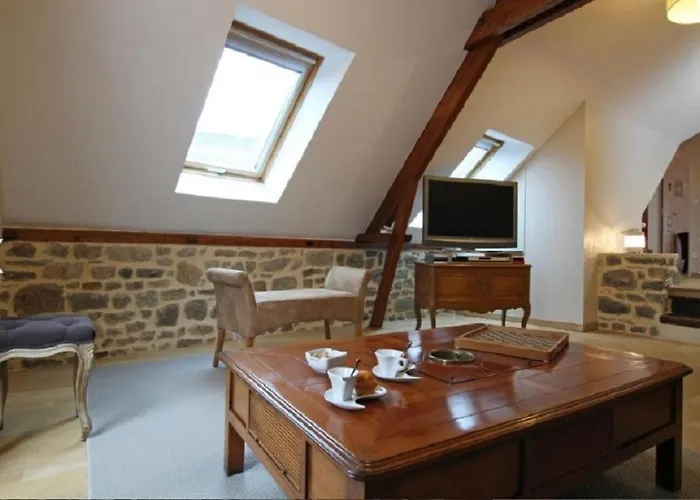 Cour Historique La Cour Des Trois Rois 1 *