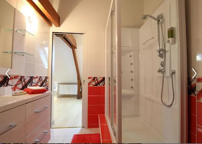 Cour Historique La Cour Des Trois Rois 1 * Villedieu-les-Poeles-Rouffigny