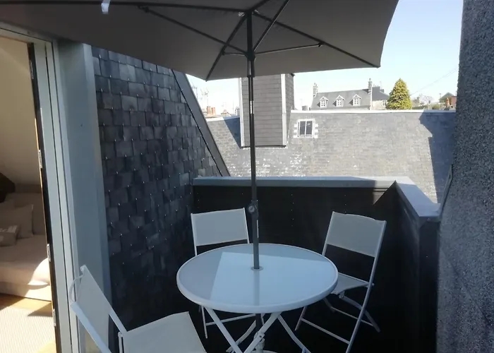 Cour Historique La Cour Des Trois Rois 1 *